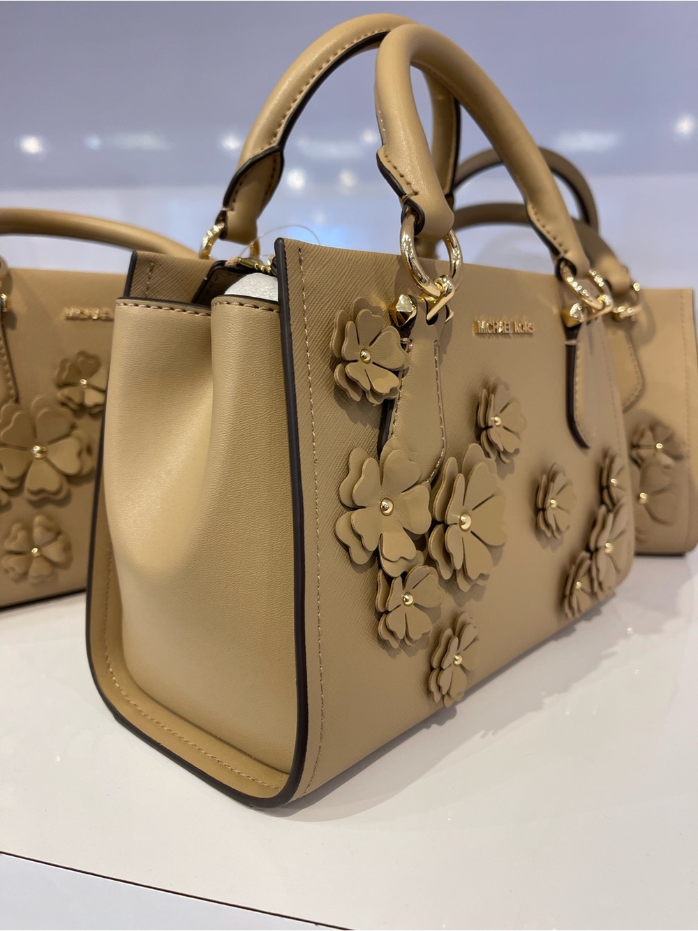 MICHAEL KORS Marilyn Sm Floral Embellished Satchel Messenger Crossbody
Camel
NWT - Picture 11 of 14